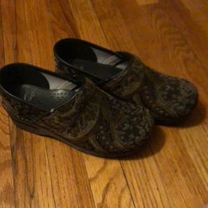 New without tags Danskos 39 (8-8.5) shoe